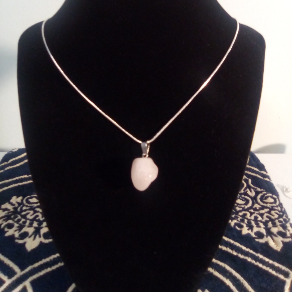 Rose quartze pendant Necklace